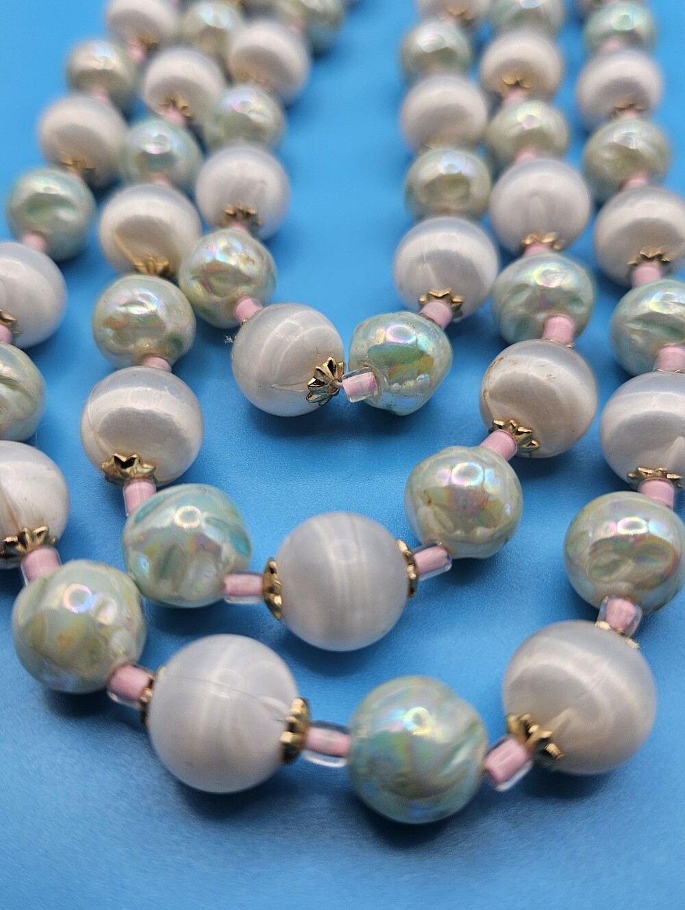 Vintage Japan 3 Strand Green AB Iridescent & White Faux Pearl Bead Necklace 15"